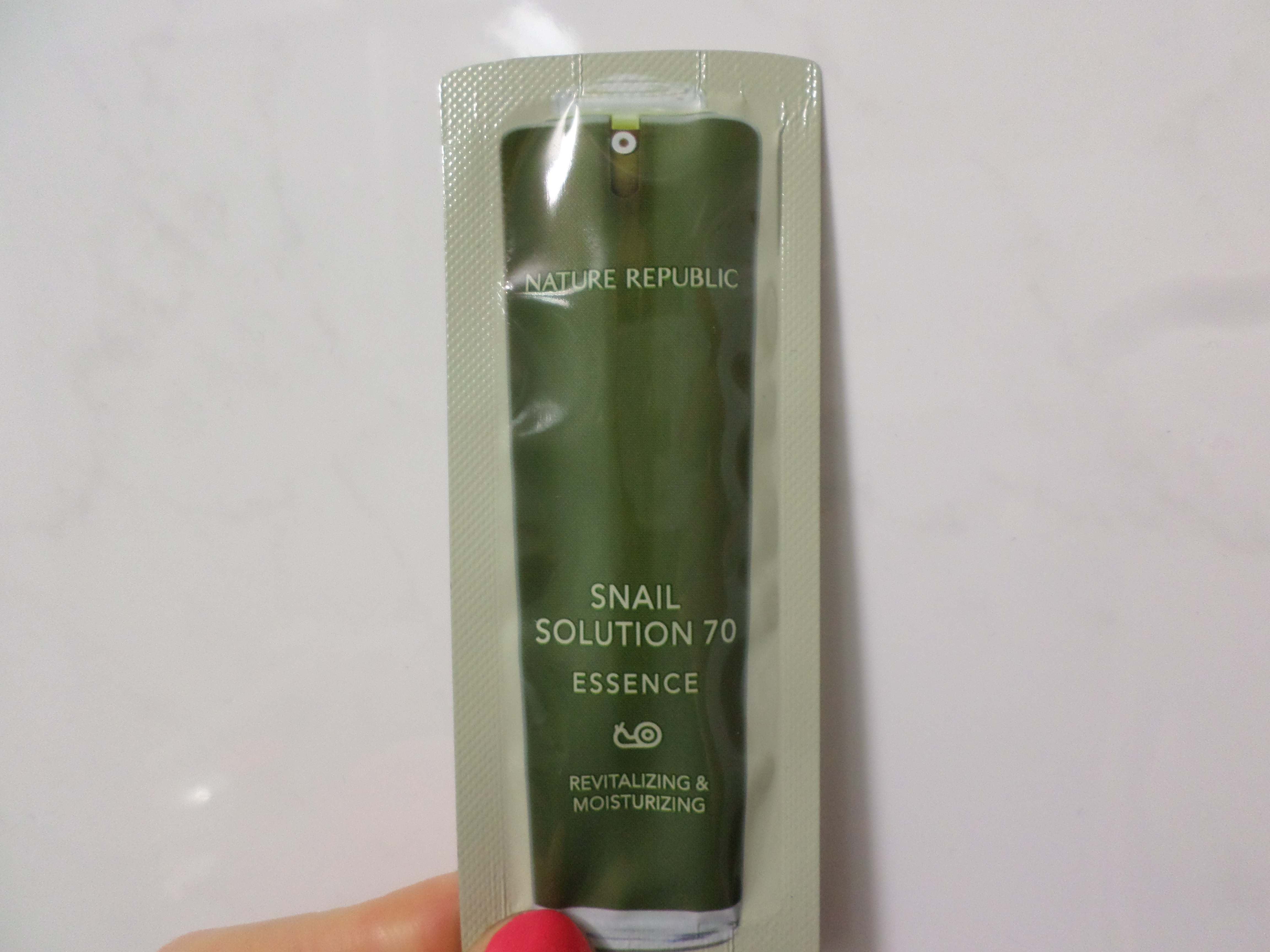 Sample Sundays: Nature Republic Snail Solution 70 Essence (Review